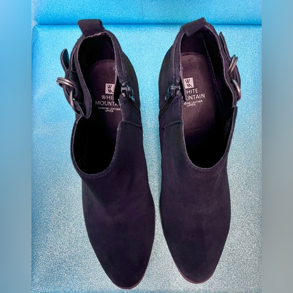 8.5 White Mountain navy blue suede ankleboot. Not too narrow. 5-Star Seller! - Picture 11 of 12